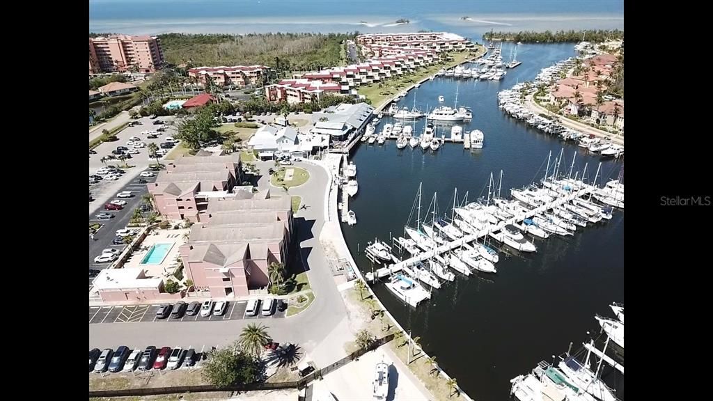 待售: $205,000 (1 贝兹, 1 浴室, 593 平方英尺)