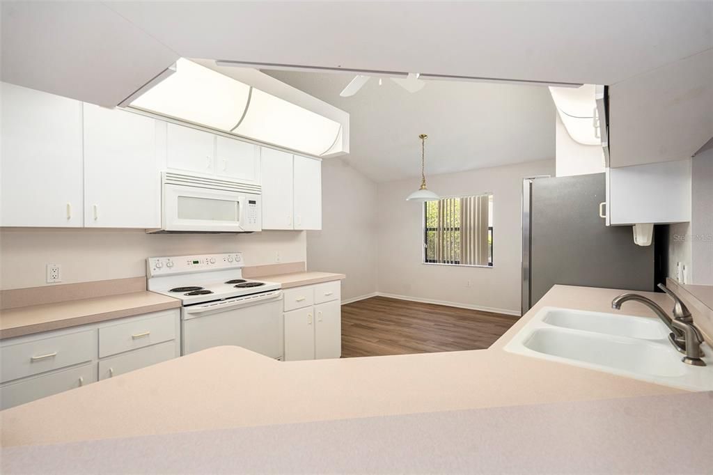 Active With Contract: $250,000 (3 beds, 2 baths, 1715 Square Feet)