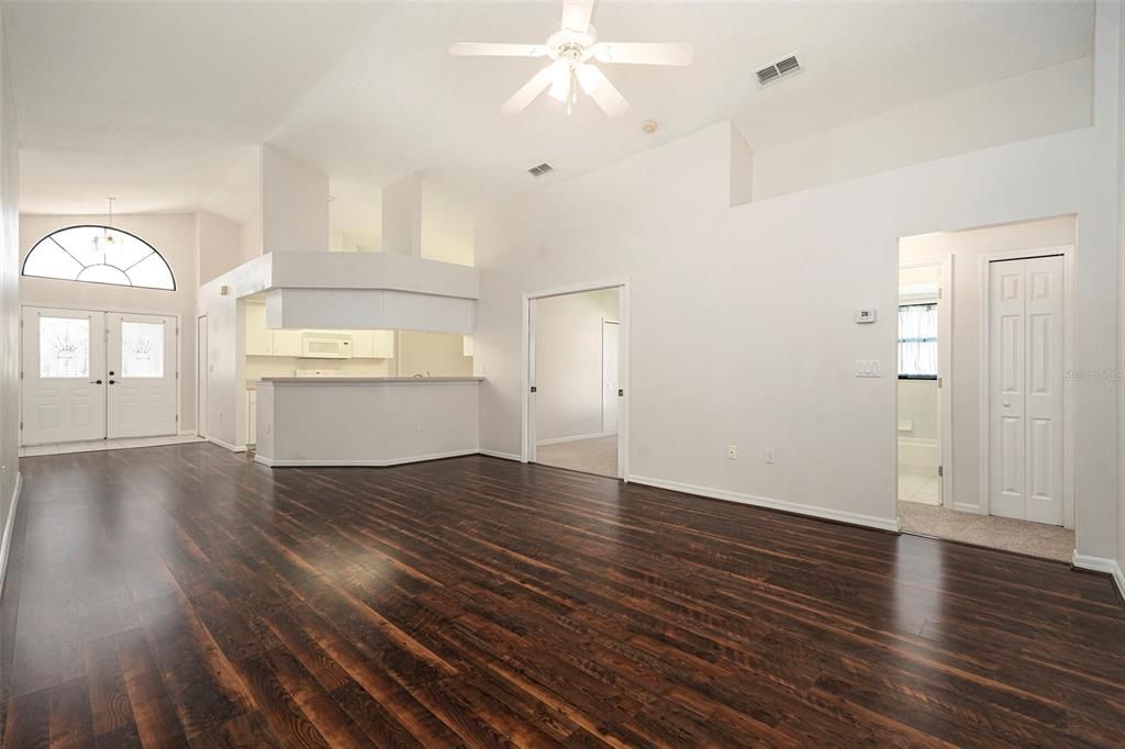 Active With Contract: $250,000 (3 beds, 2 baths, 1715 Square Feet)