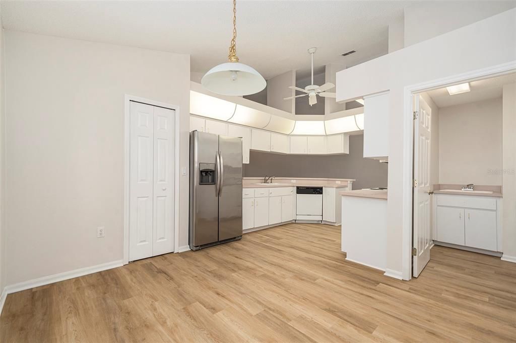 Active With Contract: $250,000 (3 beds, 2 baths, 1715 Square Feet)