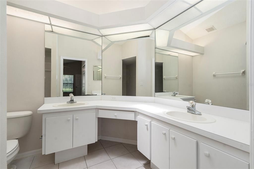 Active With Contract: $250,000 (3 beds, 2 baths, 1715 Square Feet)