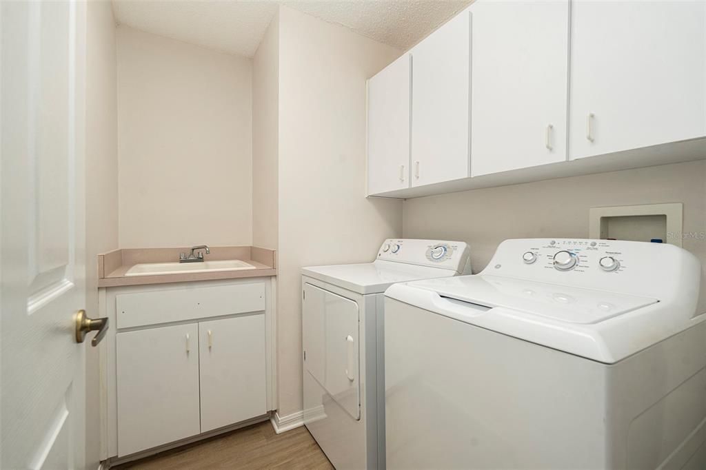 Active With Contract: $250,000 (3 beds, 2 baths, 1715 Square Feet)