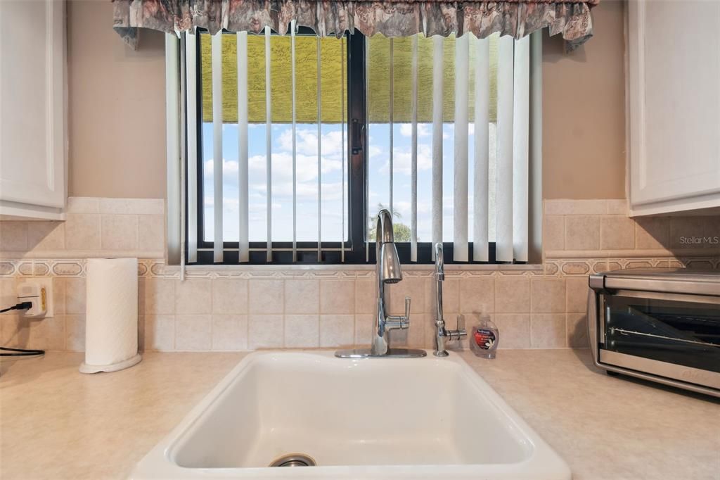 For Sale: $375,000 (2 beds, 2 baths, 950 Square Feet)