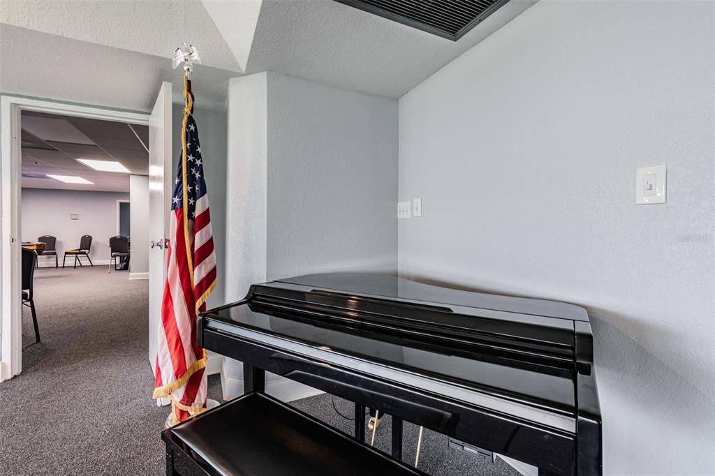 For Sale: $375,000 (2 beds, 2 baths, 950 Square Feet)