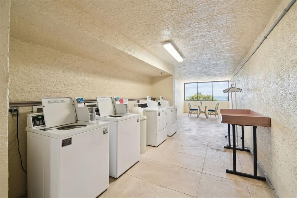 For Sale: $375,000 (2 beds, 2 baths, 950 Square Feet)