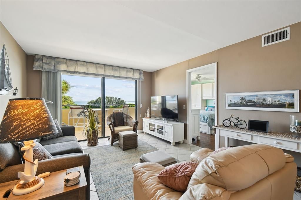 For Sale: $375,000 (2 beds, 2 baths, 950 Square Feet)