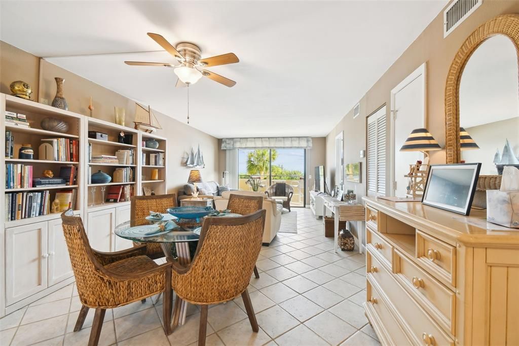 For Sale: $375,000 (2 beds, 2 baths, 950 Square Feet)