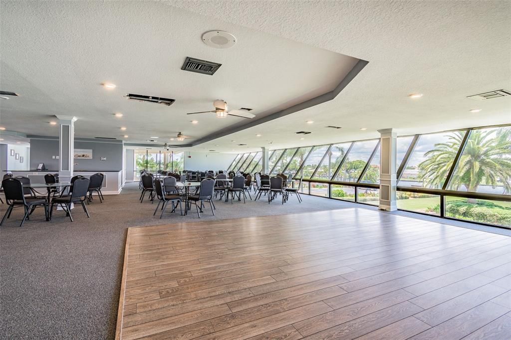 For Sale: $375,000 (2 beds, 2 baths, 950 Square Feet)