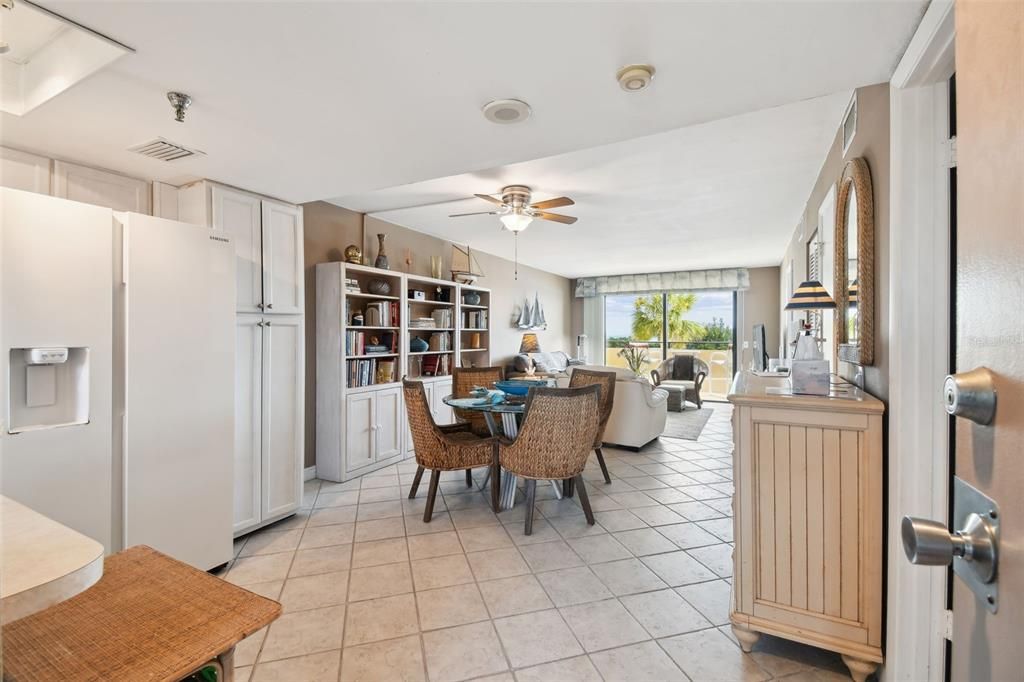 For Sale: $375,000 (2 beds, 2 baths, 950 Square Feet)