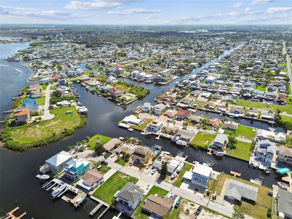 For Sale: $375,000 (2 beds, 2 baths, 950 Square Feet)