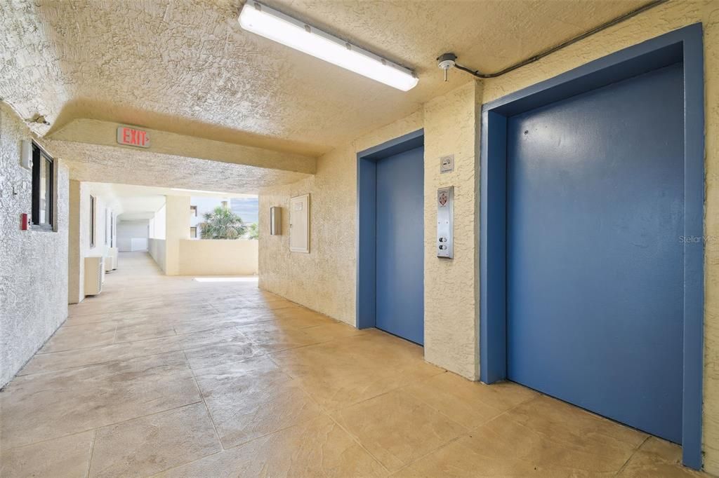 For Sale: $375,000 (2 beds, 2 baths, 950 Square Feet)