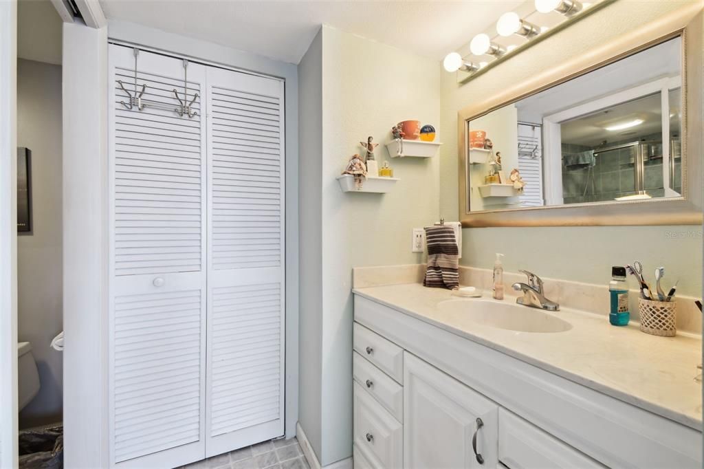 For Sale: $375,000 (2 beds, 2 baths, 950 Square Feet)