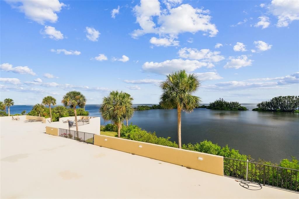 For Sale: $375,000 (2 beds, 2 baths, 950 Square Feet)