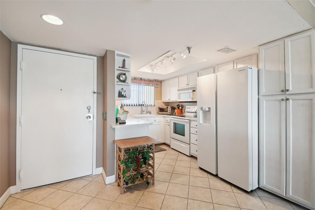 For Sale: $375,000 (2 beds, 2 baths, 950 Square Feet)