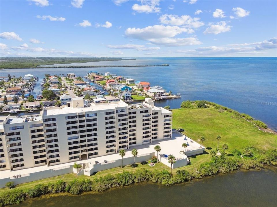 For Sale: $375,000 (2 beds, 2 baths, 950 Square Feet)