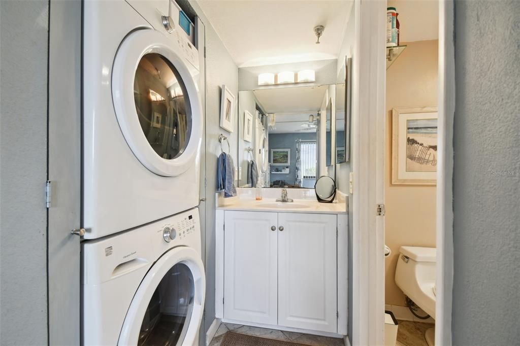 For Sale: $375,000 (2 beds, 2 baths, 950 Square Feet)