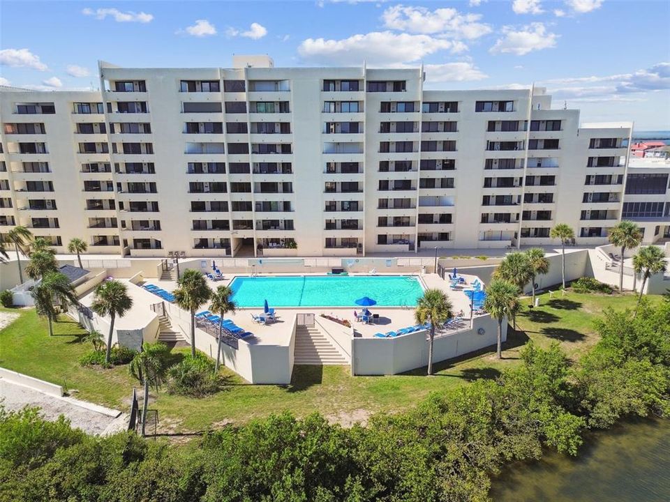 For Sale: $375,000 (2 beds, 2 baths, 950 Square Feet)