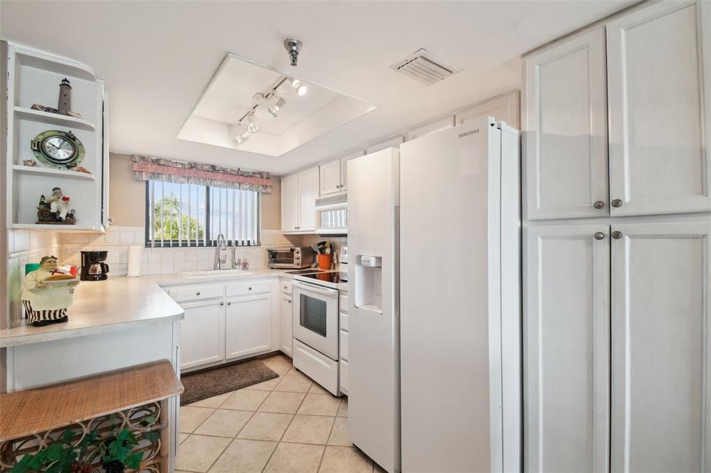 For Sale: $375,000 (2 beds, 2 baths, 950 Square Feet)