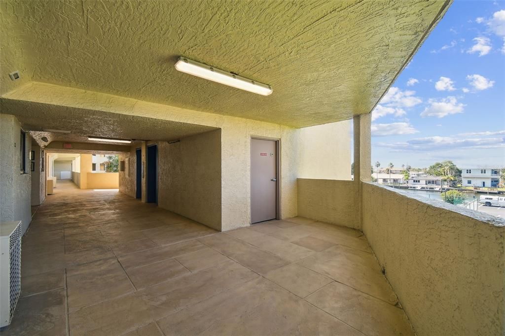 For Sale: $375,000 (2 beds, 2 baths, 950 Square Feet)