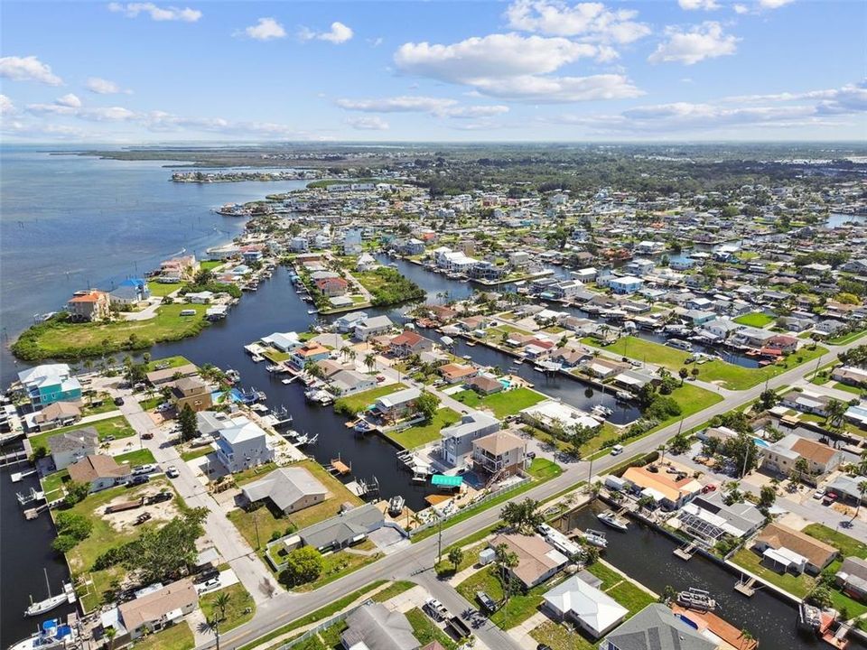 For Sale: $375,000 (2 beds, 2 baths, 950 Square Feet)