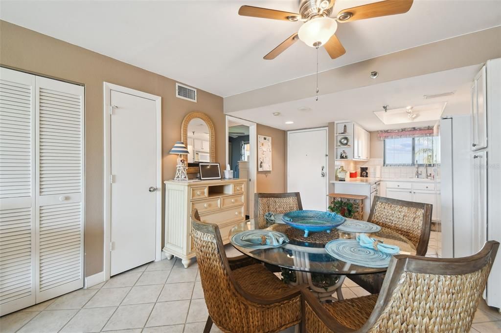 For Sale: $375,000 (2 beds, 2 baths, 950 Square Feet)