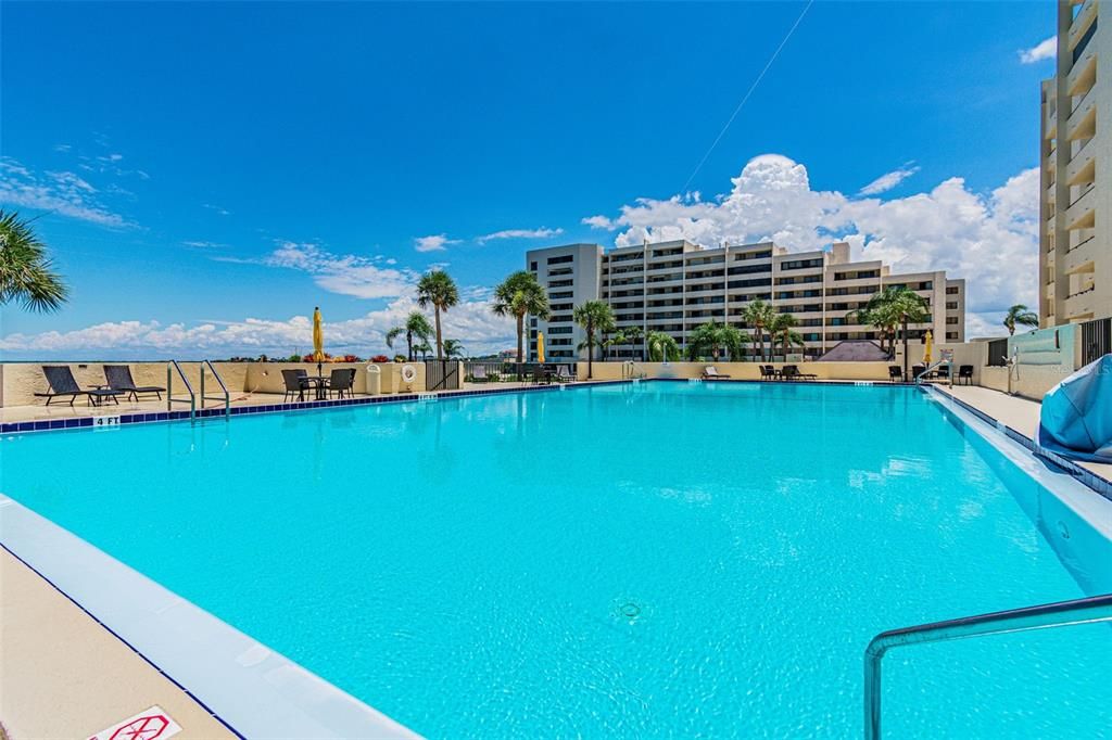 For Sale: $375,000 (2 beds, 2 baths, 950 Square Feet)