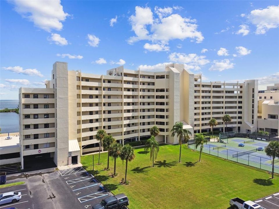 For Sale: $375,000 (2 beds, 2 baths, 950 Square Feet)