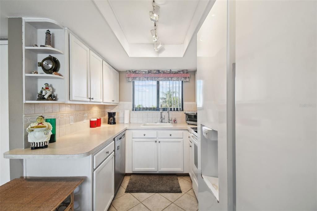 For Sale: $375,000 (2 beds, 2 baths, 950 Square Feet)
