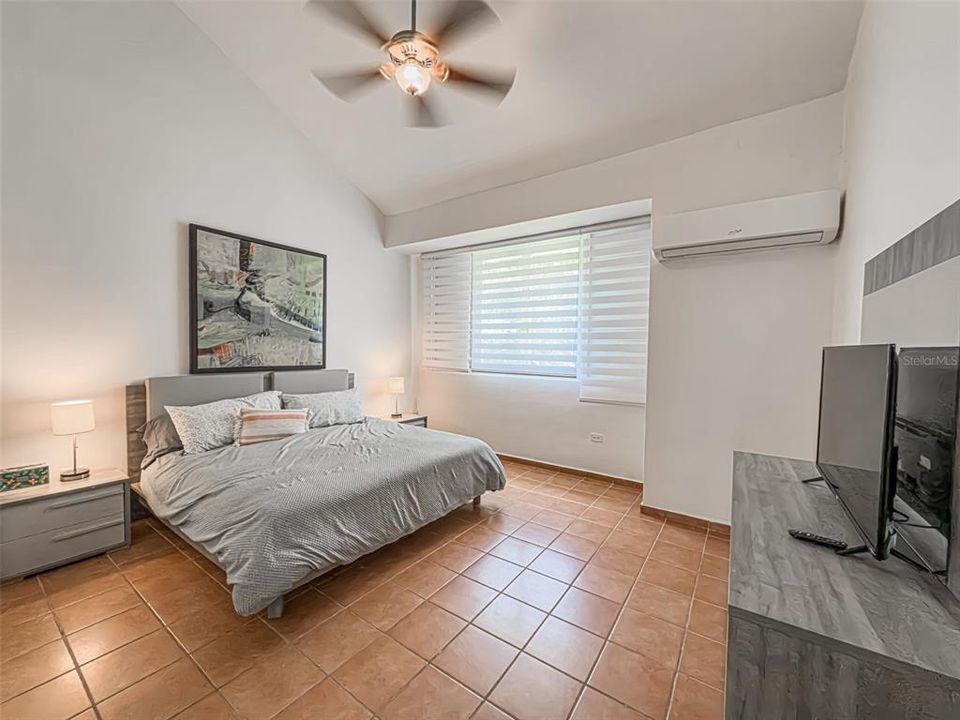 For Sale: $450,000 (3 beds, 2 baths, 1747 Square Feet)