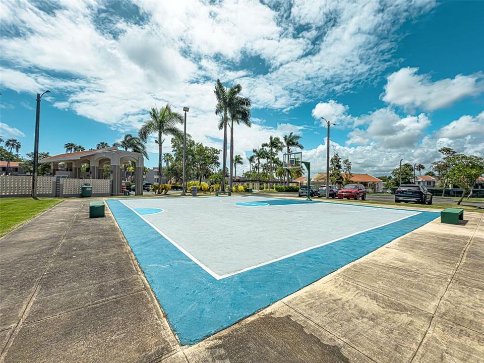 For Sale: $450,000 (3 beds, 2 baths, 1747 Square Feet)