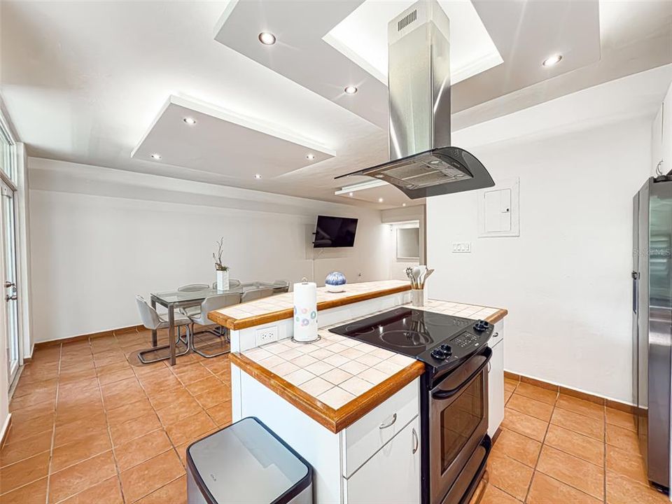 For Sale: $450,000 (3 beds, 2 baths, 1747 Square Feet)