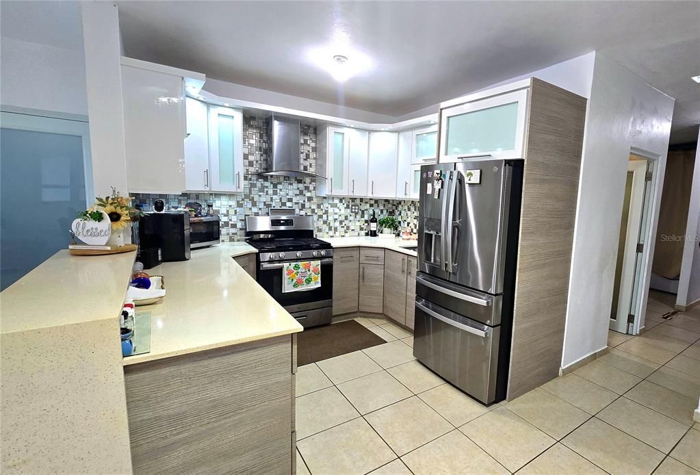 На продажу: $276,000 (4 спален, 2 ванн, 1556 Квадратных фут)