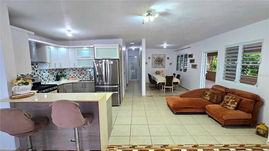 На продажу: $276,000 (4 спален, 2 ванн, 1556 Квадратных фут)