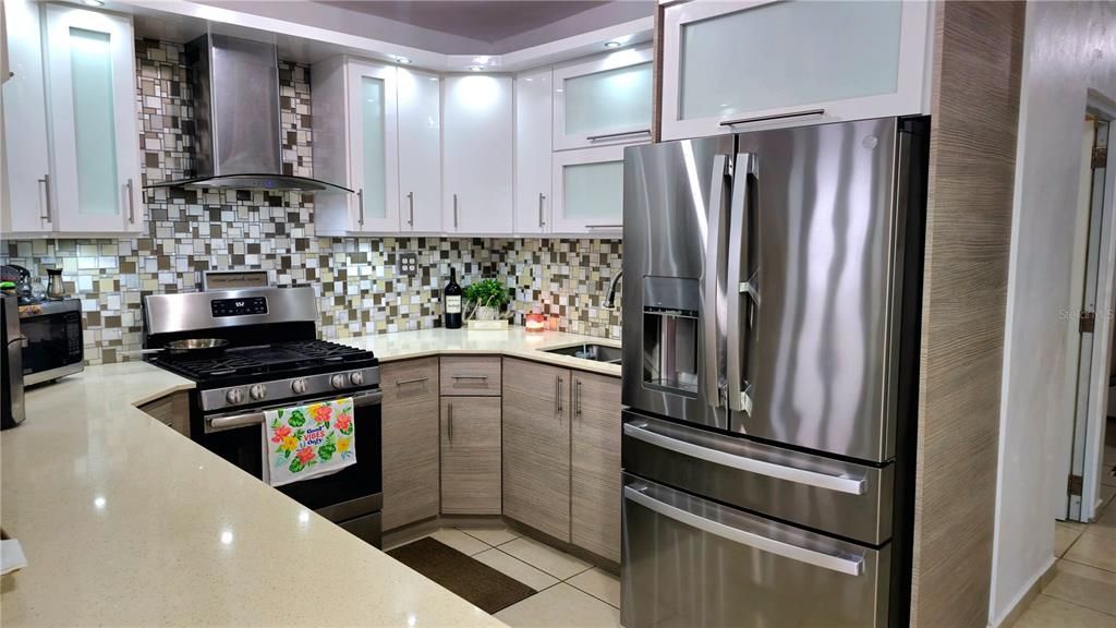 На продажу: $276,000 (4 спален, 2 ванн, 1556 Квадратных фут)