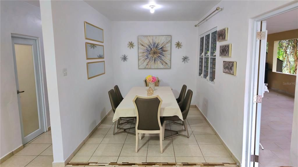 На продажу: $276,000 (4 спален, 2 ванн, 1556 Квадратных фут)