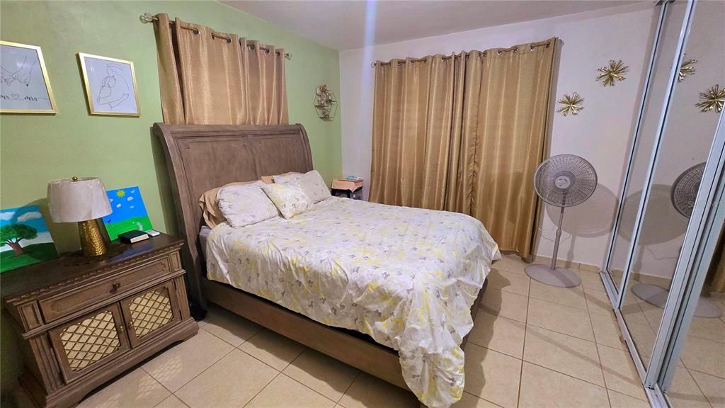 На продажу: $276,000 (4 спален, 2 ванн, 1556 Квадратных фут)