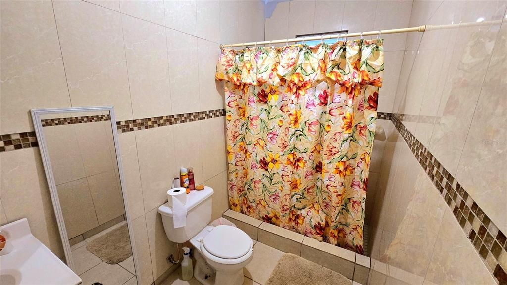 На продажу: $276,000 (4 спален, 2 ванн, 1556 Квадратных фут)