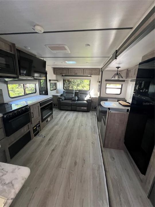 For Sale: $85,000 (1 beds, 1 baths, 400 Square Feet)