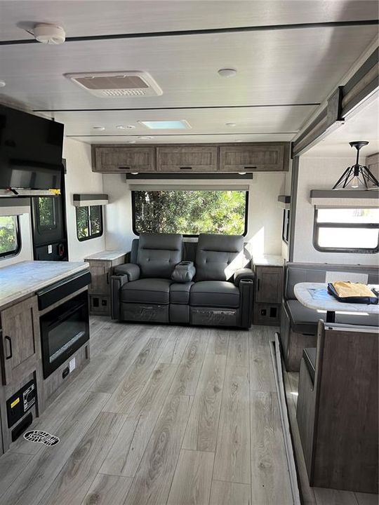 For Sale: $85,000 (1 beds, 1 baths, 400 Square Feet)