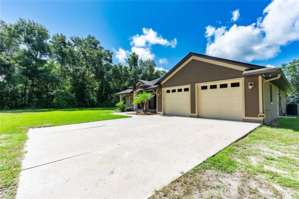 For Sale: $850,000 (3 beds, 3 baths, 2440 Square Feet)