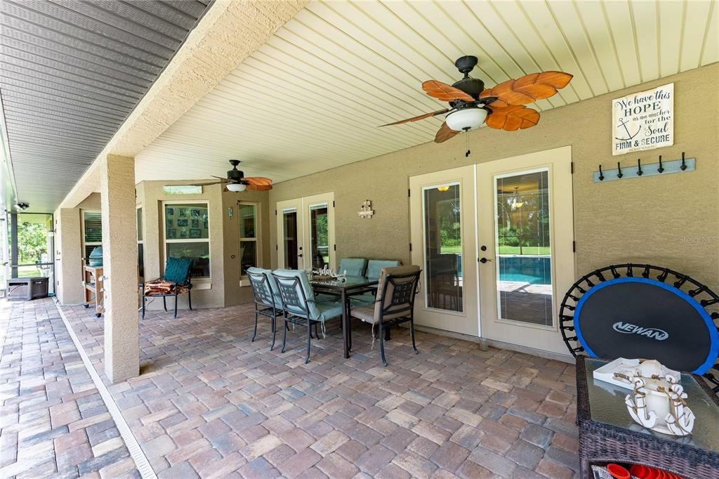 For Sale: $850,000 (3 beds, 3 baths, 2440 Square Feet)