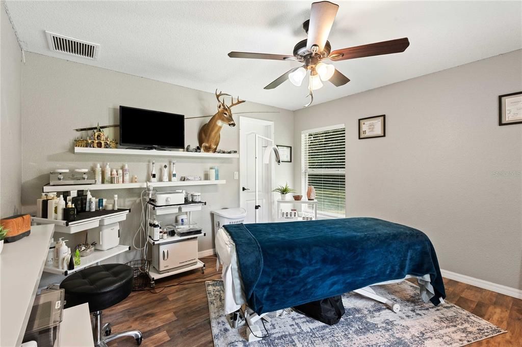 For Sale: $850,000 (3 beds, 3 baths, 2440 Square Feet)