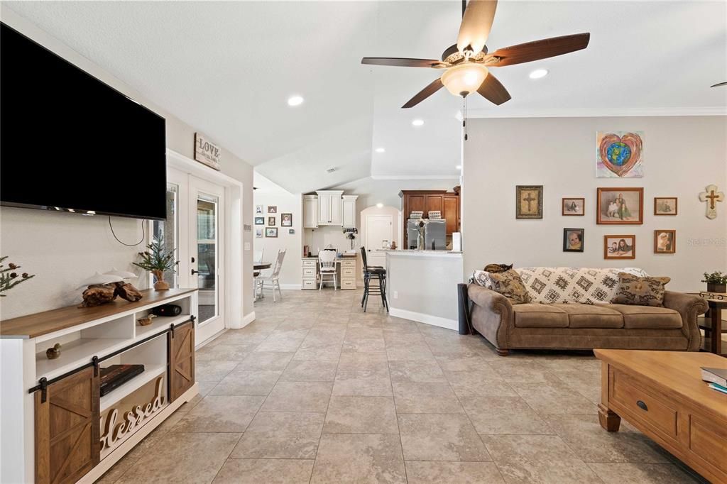 For Sale: $850,000 (3 beds, 3 baths, 2440 Square Feet)