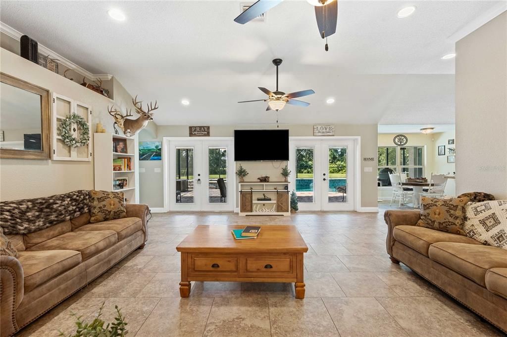 For Sale: $850,000 (3 beds, 3 baths, 2440 Square Feet)