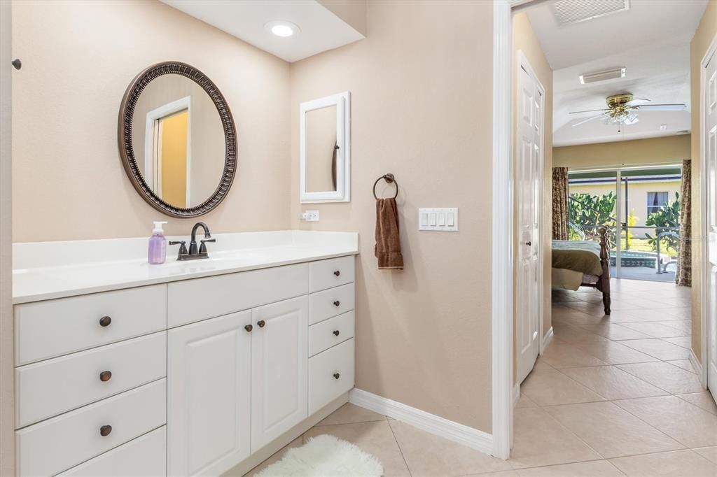 Под контрактом: $374,900 (3 спален, 2 ванн, 1596 Квадратных фут)