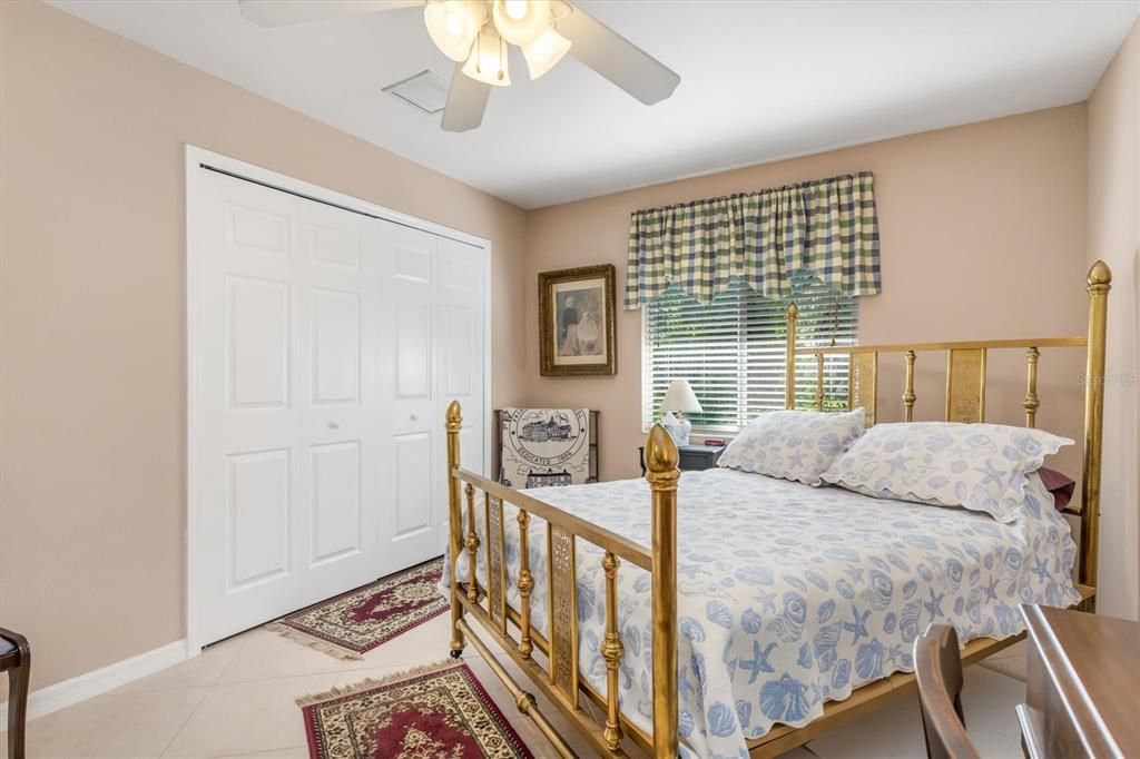 Под контрактом: $374,900 (3 спален, 2 ванн, 1596 Квадратных фут)