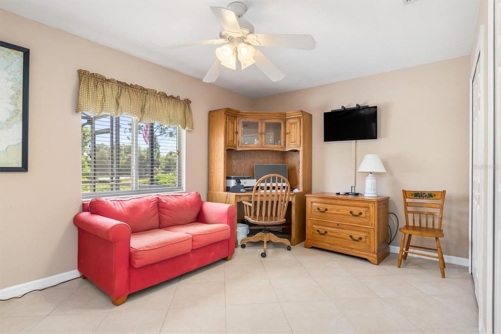 Под контрактом: $374,900 (3 спален, 2 ванн, 1596 Квадратных фут)