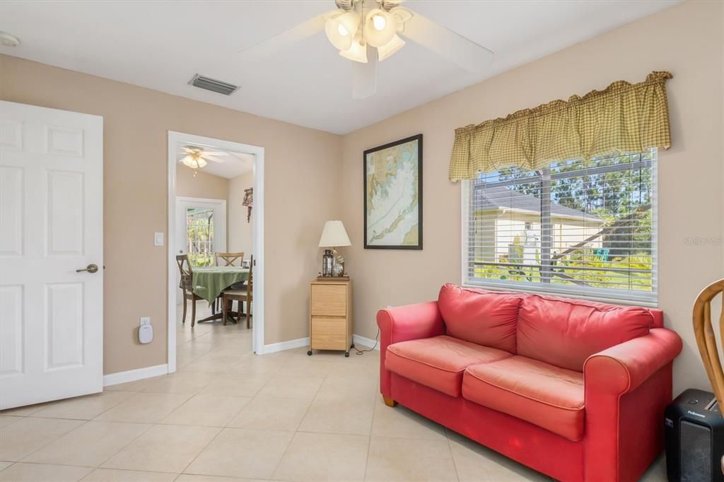 Под контрактом: $374,900 (3 спален, 2 ванн, 1596 Квадратных фут)