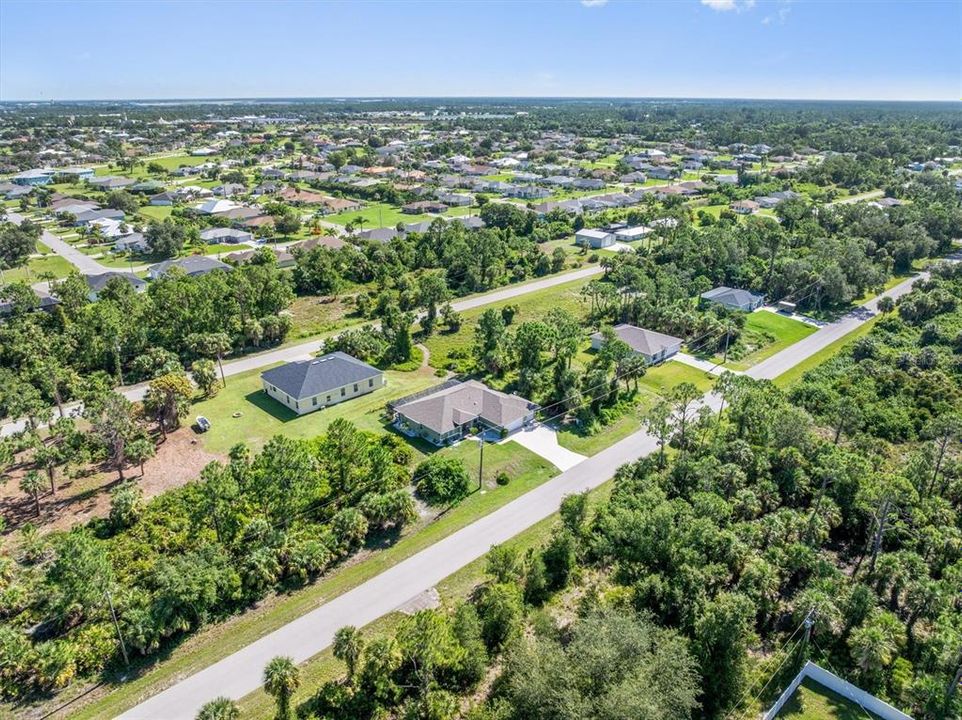 Под контрактом: $374,900 (3 спален, 2 ванн, 1596 Квадратных фут)