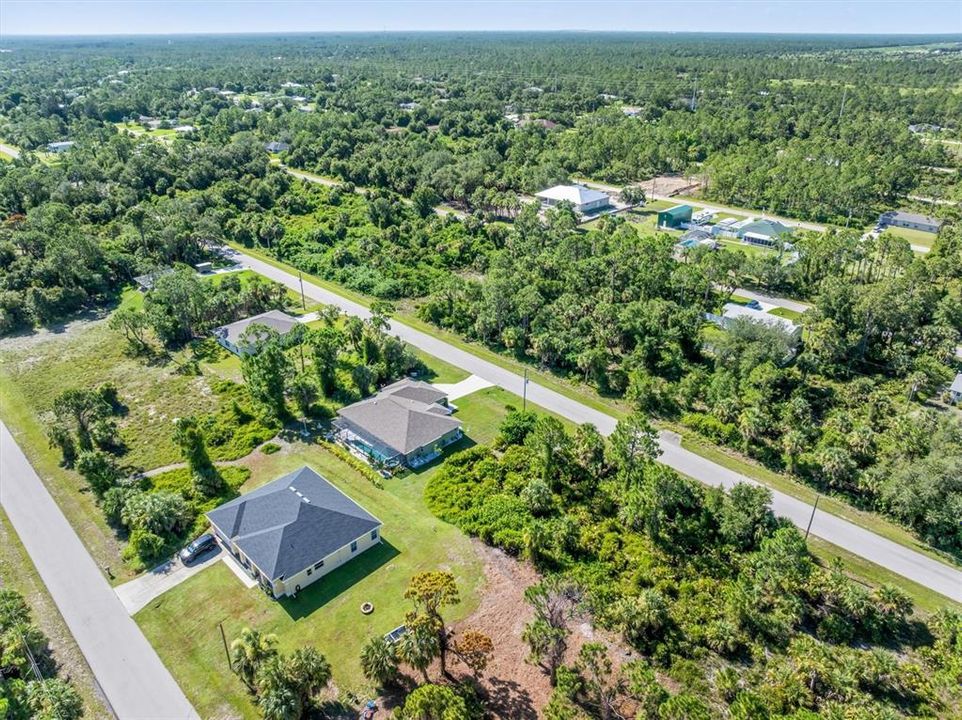 Под контрактом: $374,900 (3 спален, 2 ванн, 1596 Квадратных фут)